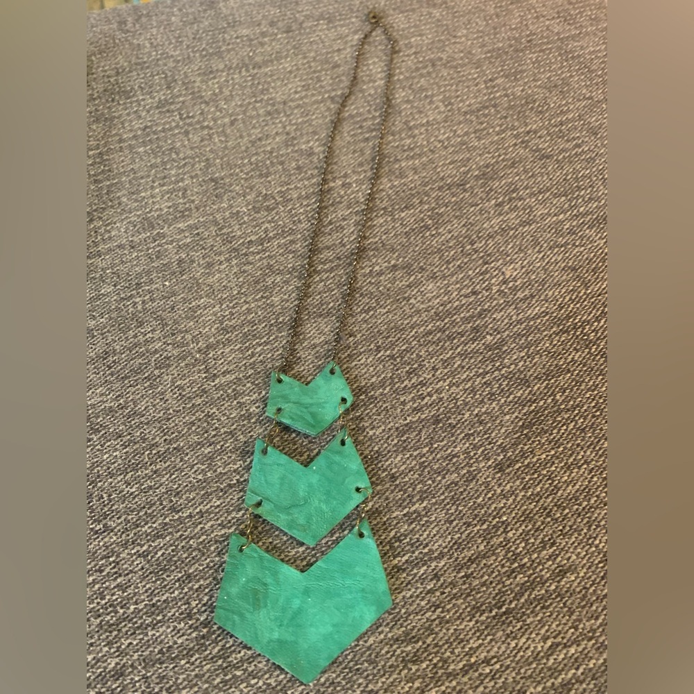 Elegant Green Geometric Leather Necklace